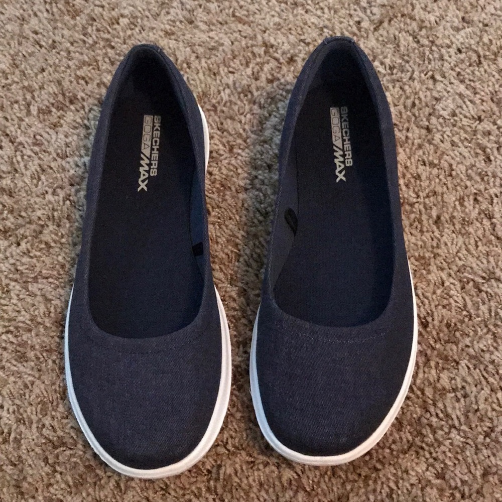 LIKE NEW: Women’s Goga Max Sketchers